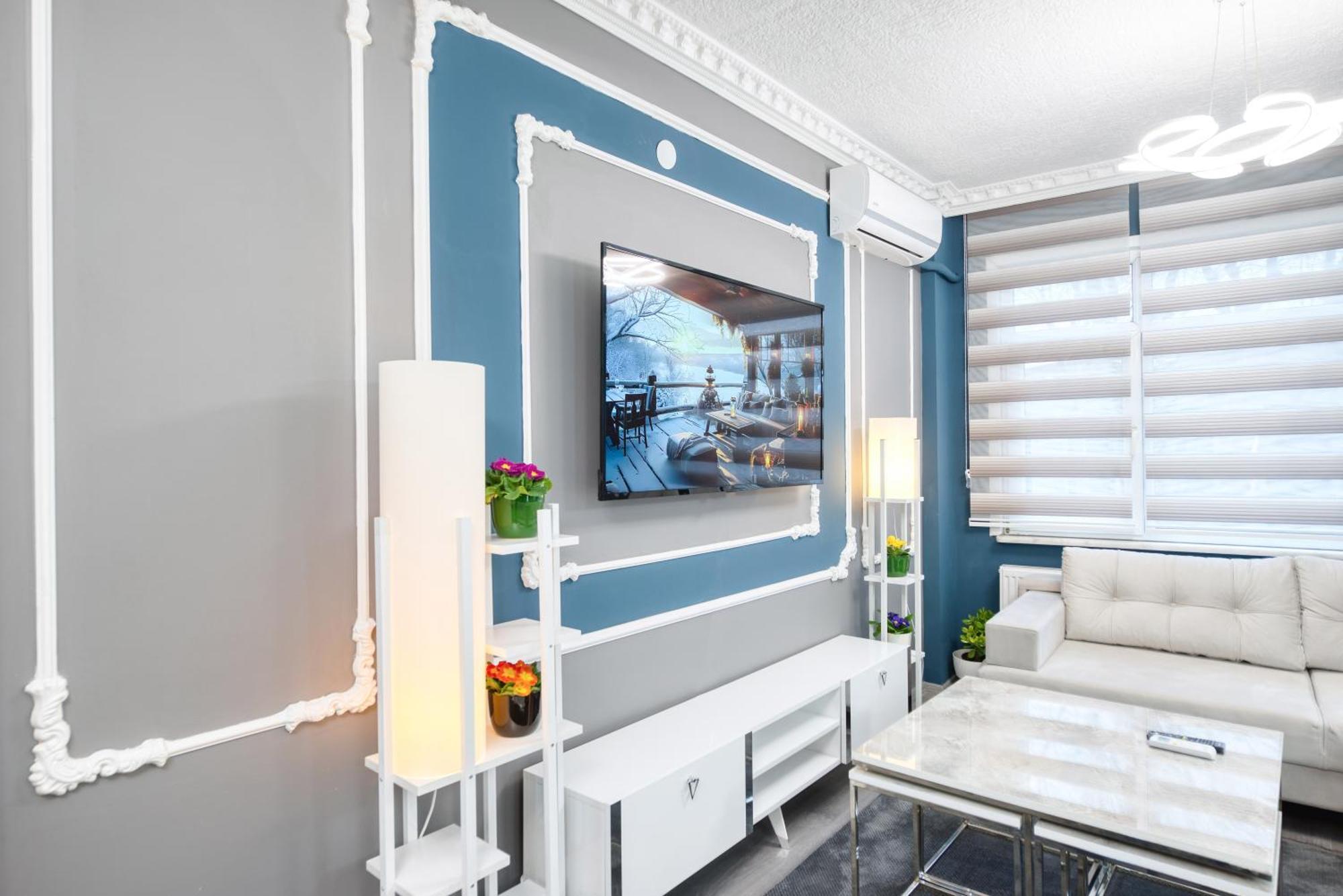 Blue White House Apartment Istanbul