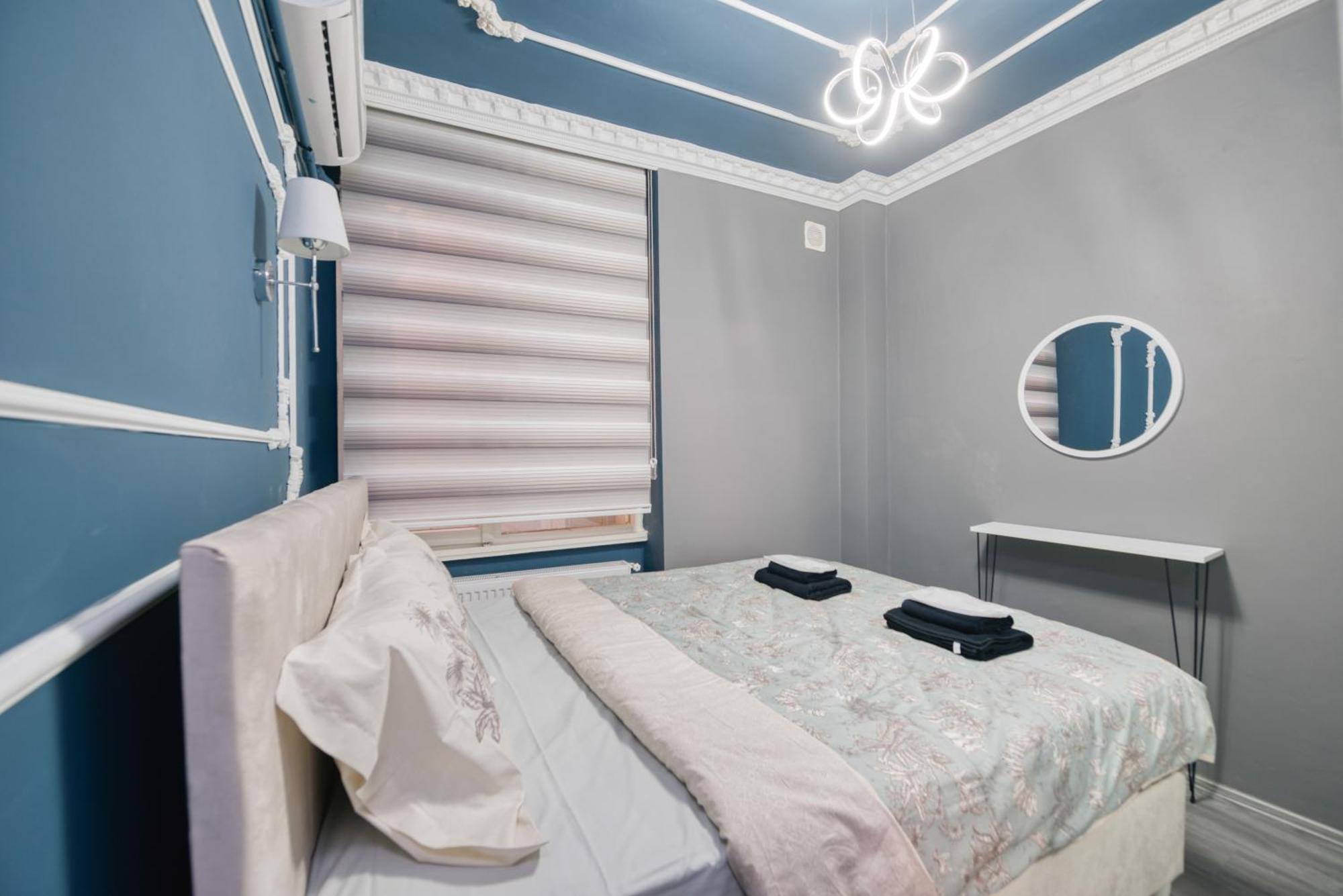 Blue White House Apartment Istanbul